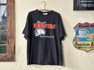 HOOTERS Tシャツ